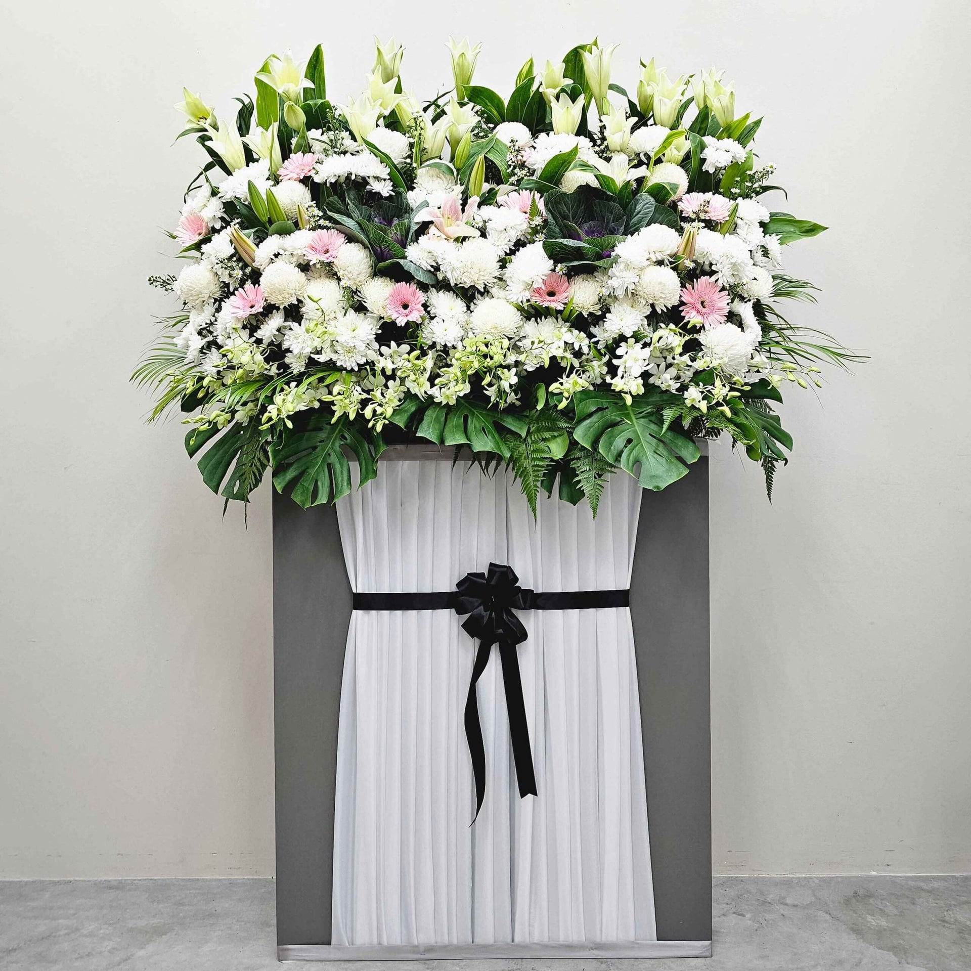 Condolence Flowers Grand Gratitude